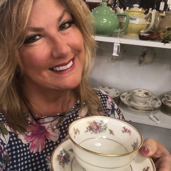 Kelly 🌷TOP RATE SELLER - Picture 8 of 13